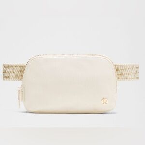 NWT Lululemon Athletica Light Ivory/Gold Belt Bag
